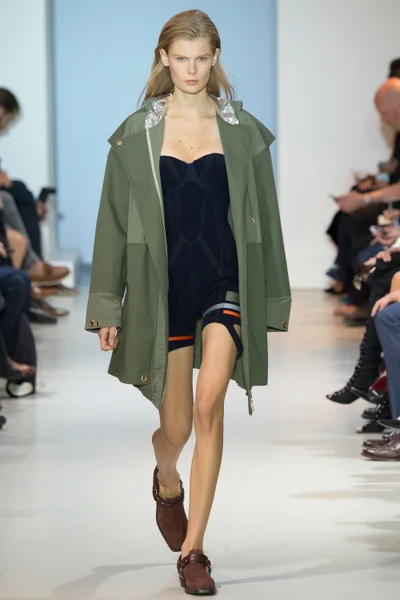 Look 18